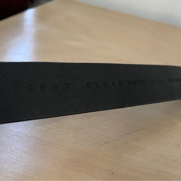 Perry Ellis Black Full Grain Cowhide Leather Belt Double Prong Brass Buckle 44 - Picture 9 of 11